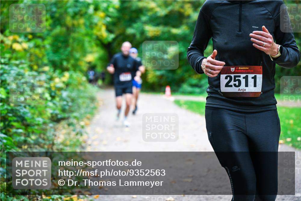 12.10.2025 - Bramfelder Halbmarathon 2025 Dr. Thomas Lammeyer http://msf.ph/oto/9352563 12.10.2025 10:44:06 Laufen 34, 2511 meine-sportfotos.de