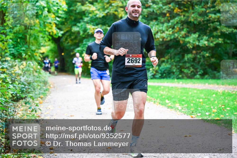 12.10.2025 - Bramfelder Halbmarathon 2025 Dr. Thomas Lammeyer http://msf.ph/oto/9352577 12.10.2025 10:44:08 Laufen 34, 2692 meine-sportfotos.de
