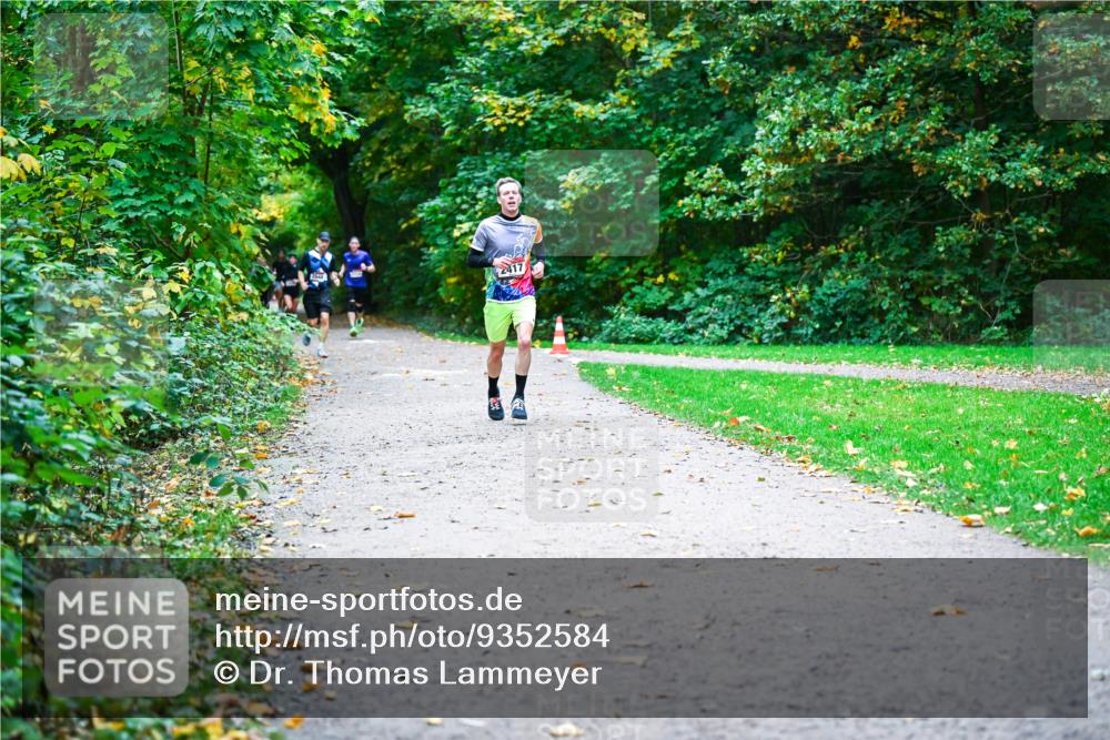 12.10.2025 - Bramfelder Halbmarathon 2025 Dr. Thomas Lammeyer http://msf.ph/oto/9352584 12.10.2025 10:44:11 Laufen 2417 meine-sportfotos.de