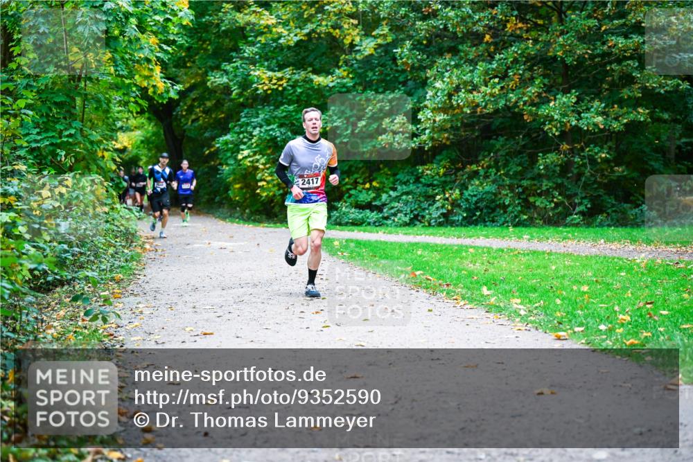 12.10.2025 - Bramfelder Halbmarathon 2025 Dr. Thomas Lammeyer http://msf.ph/oto/9352590 12.10.2025 10:44:12 Laufen 2417 meine-sportfotos.de