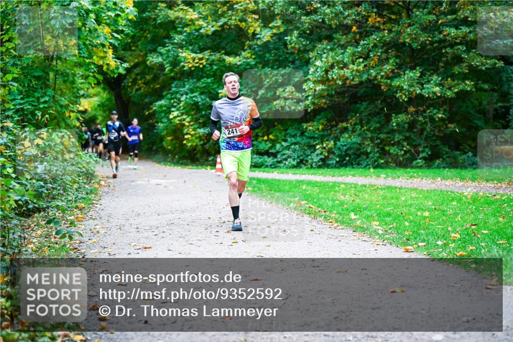 12.10.2025 - Bramfelder Halbmarathon 2025 Dr. Thomas Lammeyer http://msf.ph/oto/9352592 12.10.2025 10:44:12 Laufen 2413 meine-sportfotos.de