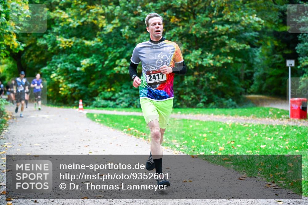 12.10.2025 - Bramfelder Halbmarathon 2025 Dr. Thomas Lammeyer http://msf.ph/oto/9352601 12.10.2025 10:44:13 Laufen 2417 meine-sportfotos.de