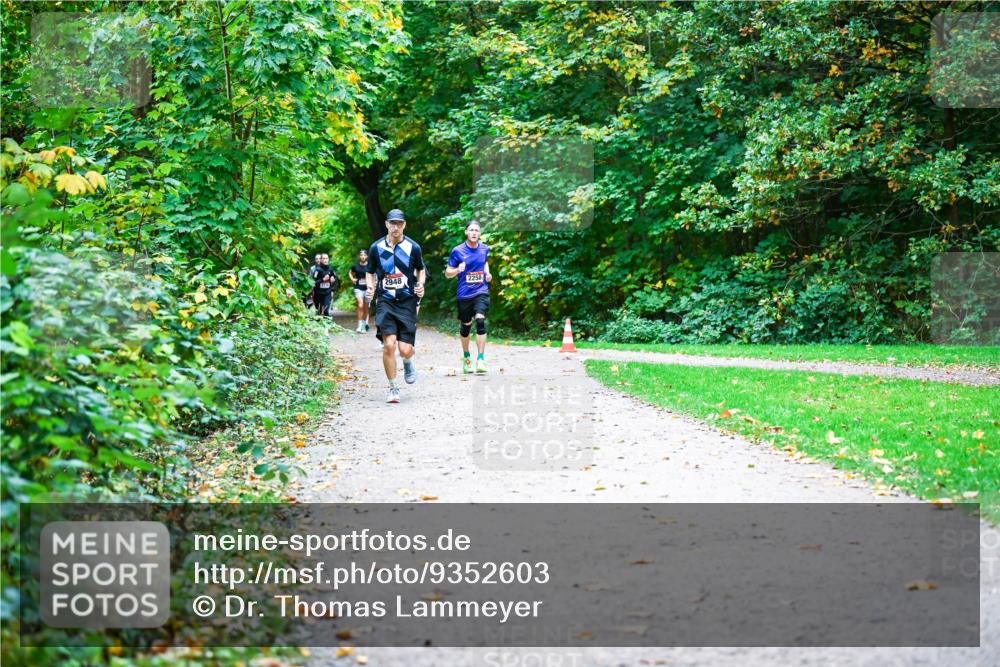12.10.2025 - Bramfelder Halbmarathon 2025 Dr. Thomas Lammeyer http://msf.ph/oto/9352603 12.10.2025 10:44:15 Laufen 2948, 2948, 2258 meine-sportfotos.de