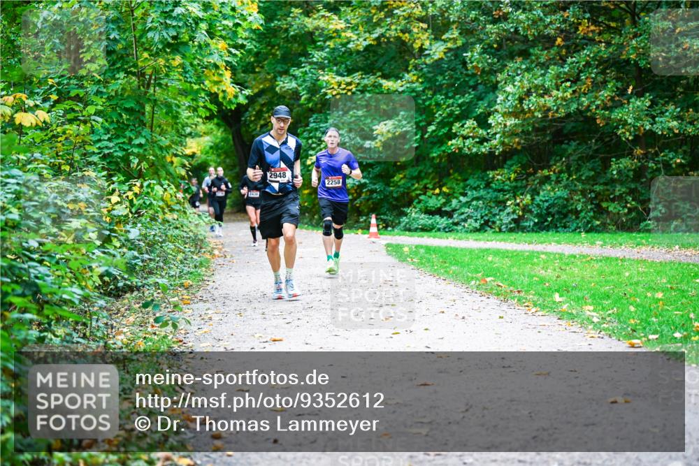 12.10.2025 - Bramfelder Halbmarathon 2025 Dr. Thomas Lammeyer http://msf.ph/oto/9352612 12.10.2025 10:44:17 Laufen 2948, 2258 meine-sportfotos.de