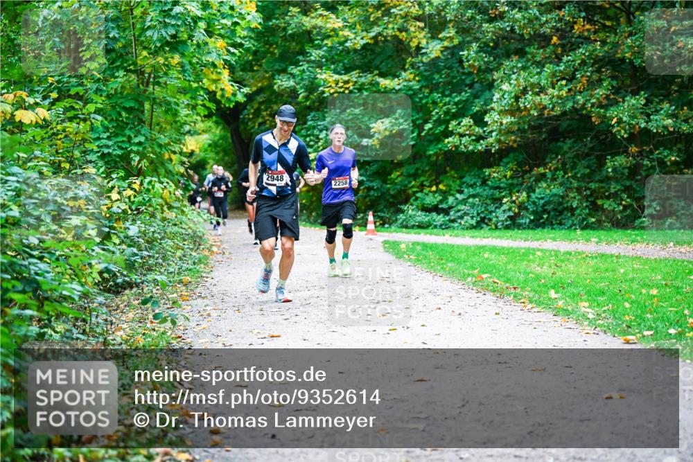 12.10.2025 - Bramfelder Halbmarathon 2025 Dr. Thomas Lammeyer http://msf.ph/oto/9352614 12.10.2025 10:44:17 Laufen 2948, 2258 meine-sportfotos.de