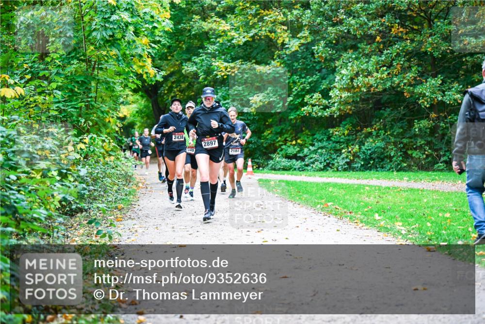 12.10.2025 - Bramfelder Halbmarathon 2025 Dr. Thomas Lammeyer http://msf.ph/oto/9352636 12.10.2025 10:44:21 Laufen 2438, 649, 2897, 2184 meine-sportfotos.de