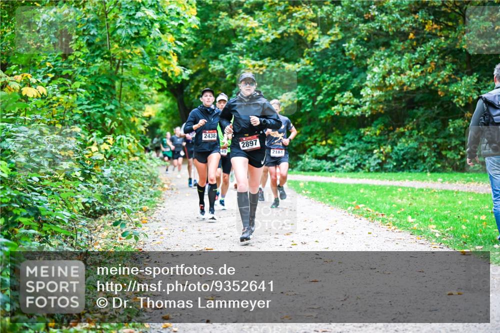 12.10.2025 - Bramfelder Halbmarathon 2025 Dr. Thomas Lammeyer http://msf.ph/oto/9352641 12.10.2025 10:44:21 Laufen 2438, 49, 2897, 2184 meine-sportfotos.de