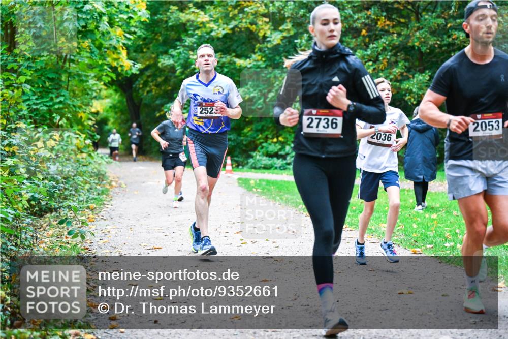 12.10.2025 - Bramfelder Halbmarathon 2025 Dr. Thomas Lammeyer http://msf.ph/oto/9352661 12.10.2025 10:44:26 Laufen 2523, 2736, 2053, 2036 meine-sportfotos.de