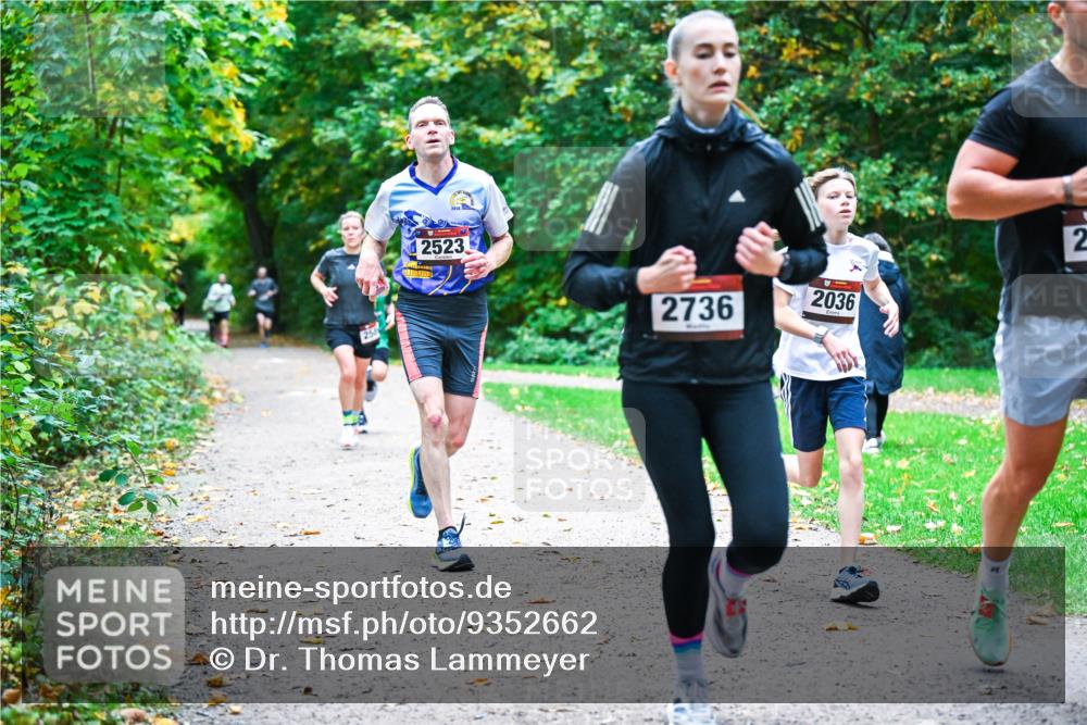 12.10.2025 - Bramfelder Halbmarathon 2025 Dr. Thomas Lammeyer http://msf.ph/oto/9352662 12.10.2025 10:44:26 Laufen 25, 2523, 2736, 2036, 2 meine-sportfotos.de