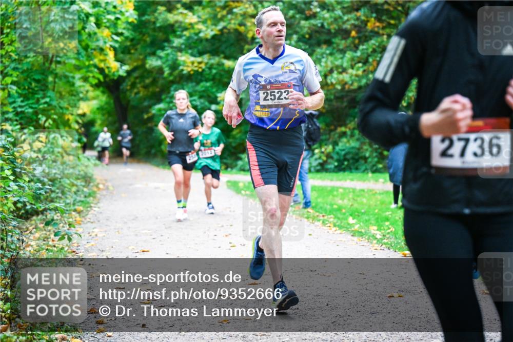 12.10.2025 - Bramfelder Halbmarathon 2025 Dr. Thomas Lammeyer http://msf.ph/oto/9352666 12.10.2025 10:44:27 Laufen 251, 2010, 2523, 2736 meine-sportfotos.de