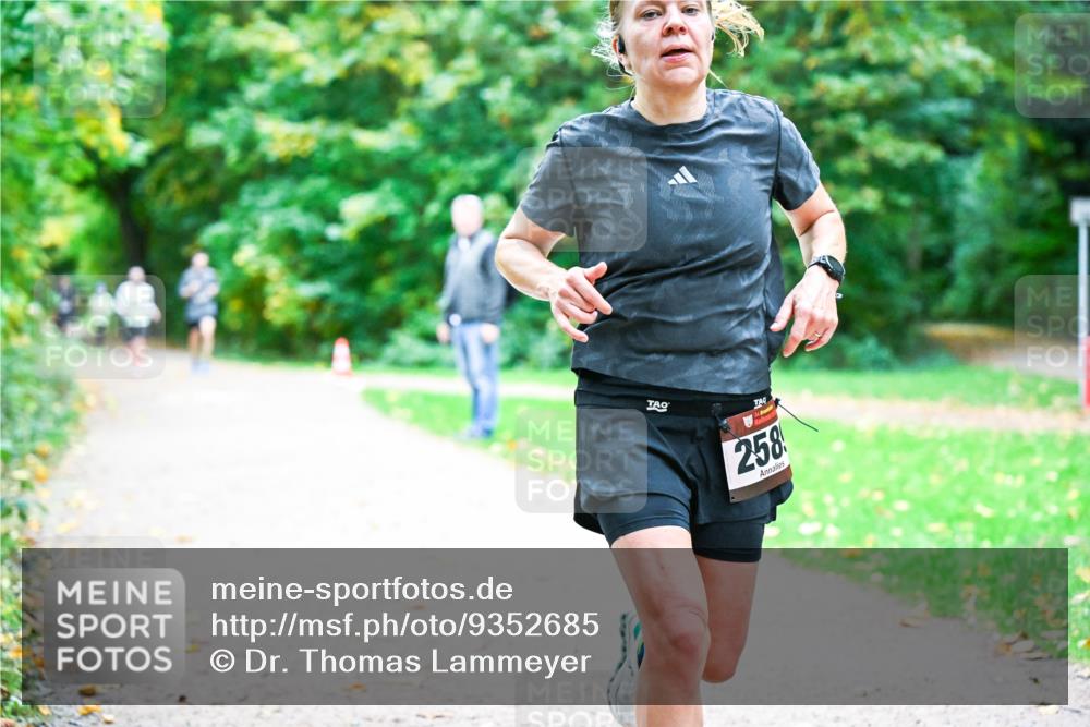 12.10.2025 - Bramfelder Halbmarathon 2025 Dr. Thomas Lammeyer http://msf.ph/oto/9352685 12.10.2025 10:44:30 Laufen 258 meine-sportfotos.de