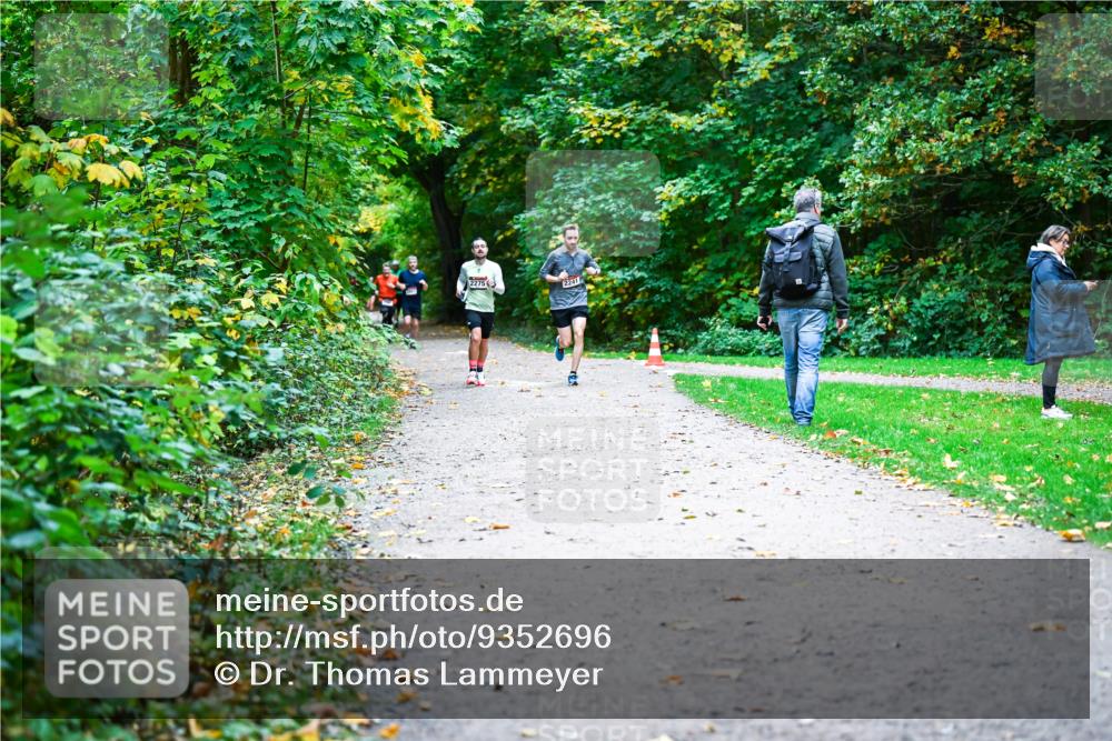 12.10.2025 - Bramfelder Halbmarathon 2025 Dr. Thomas Lammeyer http://msf.ph/oto/9352696 12.10.2025 10:44:32 Laufen 2275, 2241 meine-sportfotos.de