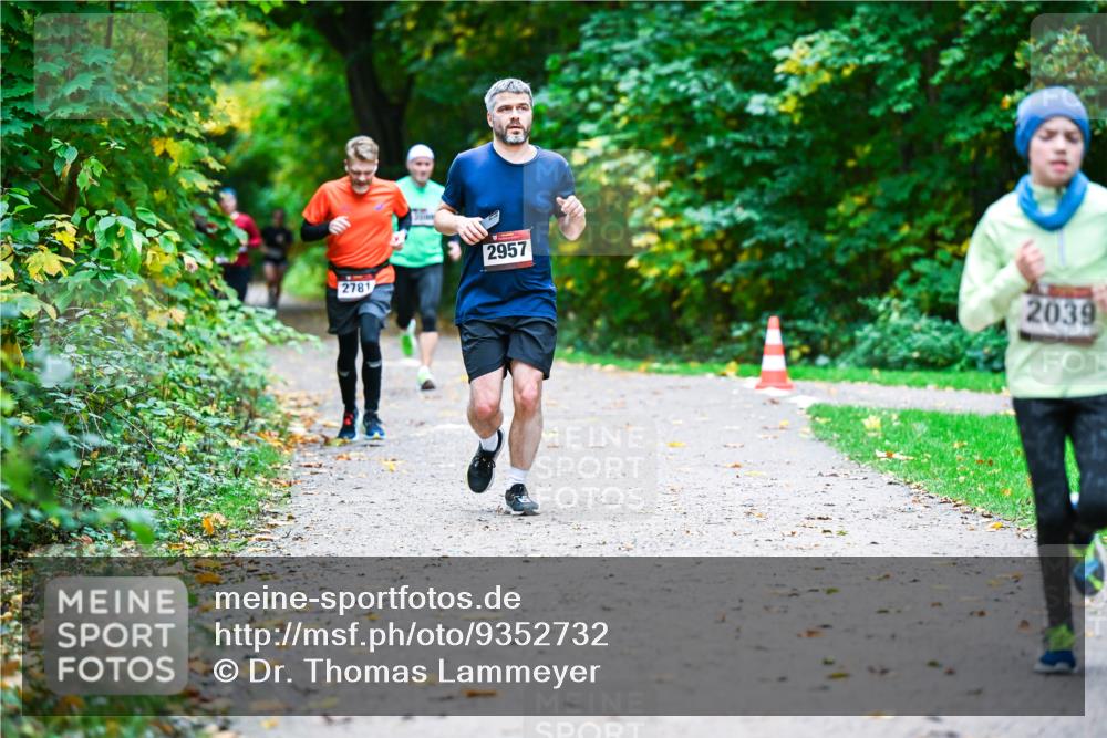 12.10.2025 - Bramfelder Halbmarathon 2025 Dr. Thomas Lammeyer http://msf.ph/oto/9352732 12.10.2025 10:44:40 Laufen 2781, 2957, 2039 meine-sportfotos.de