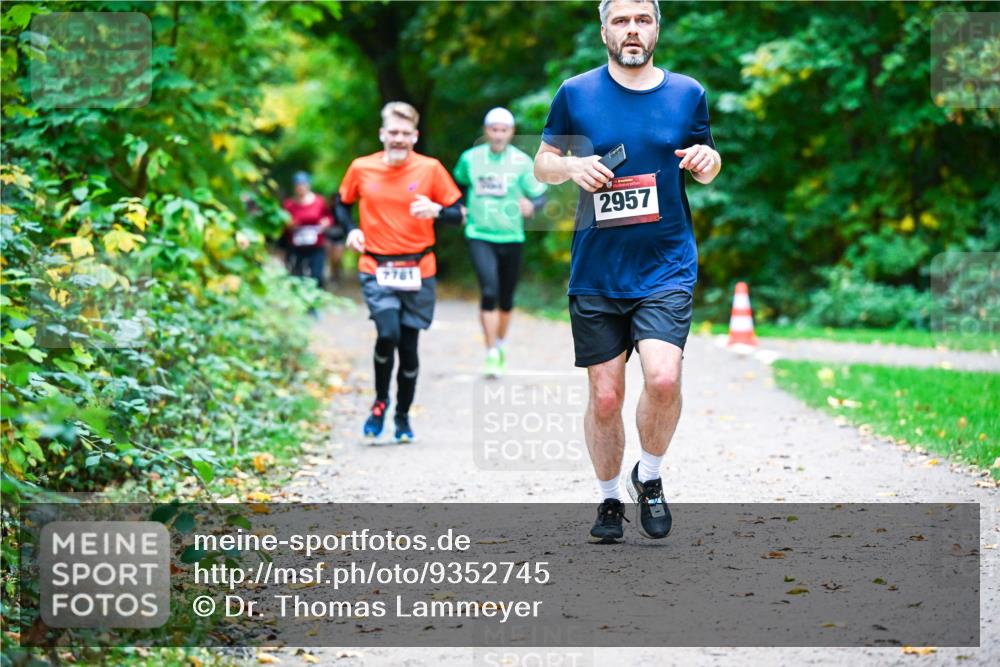 12.10.2025 - Bramfelder Halbmarathon 2025 Dr. Thomas Lammeyer http://msf.ph/oto/9352745 12.10.2025 10:44:41 Laufen 7761, 2957 meine-sportfotos.de