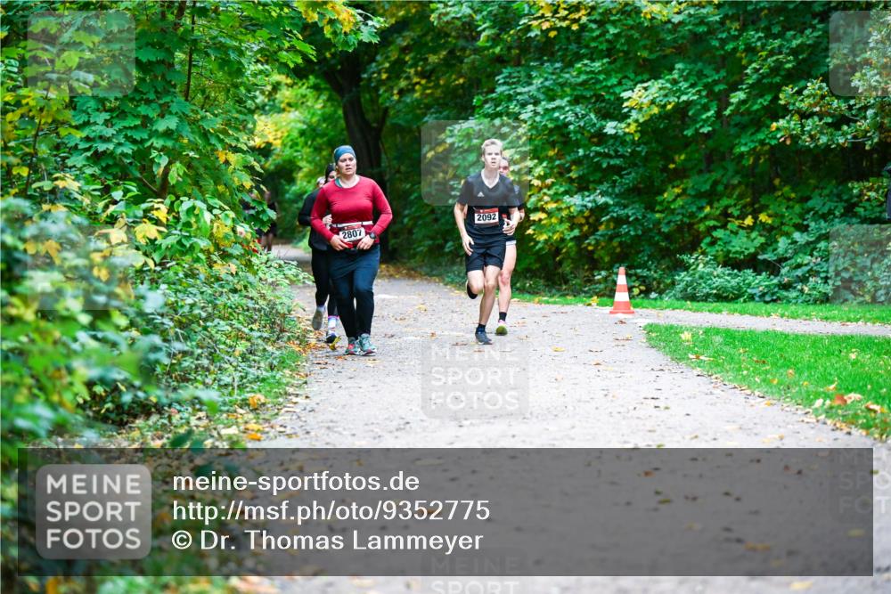 12.10.2025 - Bramfelder Halbmarathon 2025 Dr. Thomas Lammeyer http://msf.ph/oto/9352775 12.10.2025 10:44:50 Laufen 2092, 2807 meine-sportfotos.de