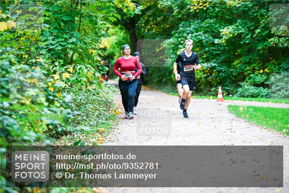 12.10.2025 - Bramfelder Halbmarathon 2025 Dr. Thomas Lammeyer http://msf.ph/oto/9352781 12.10.2025 10:44:51 Laufen 2092, 2807, 3 meine-sportfotos.de