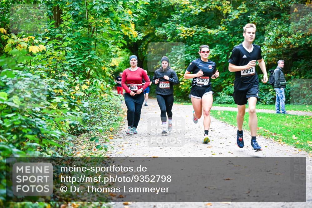 12.10.2025 - Bramfelder Halbmarathon 2025 Dr. Thomas Lammeyer http://msf.ph/oto/9352798 12.10.2025 10:44:54 Laufen 2308, 2793, 2807, 2092 meine-sportfotos.de