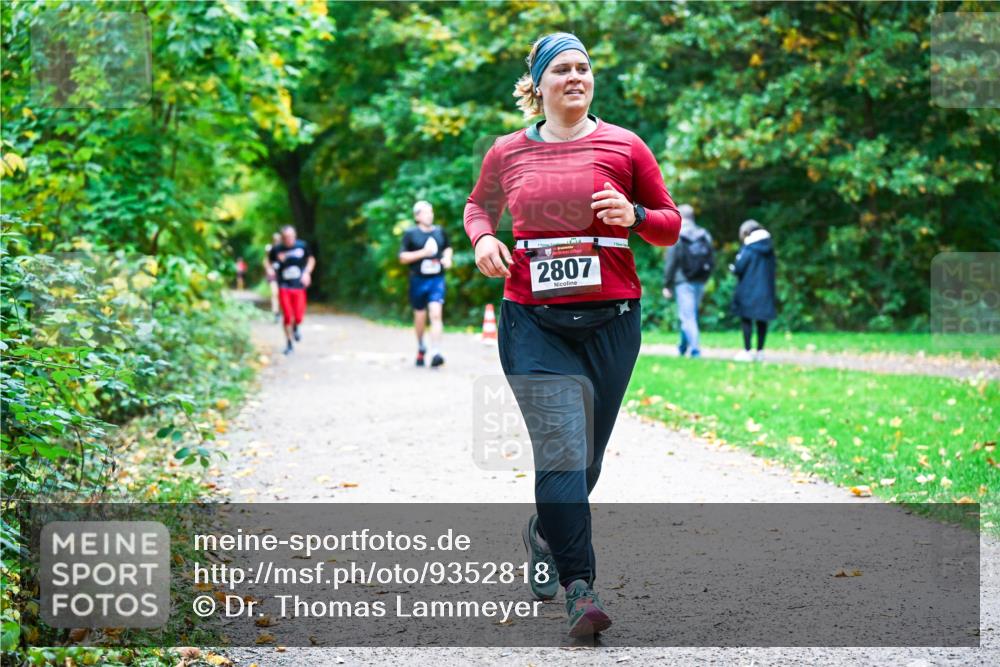 12.10.2025 - Bramfelder Halbmarathon 2025 Dr. Thomas Lammeyer http://msf.ph/oto/9352818 12.10.2025 10:44:58 Laufen 2807 meine-sportfotos.de