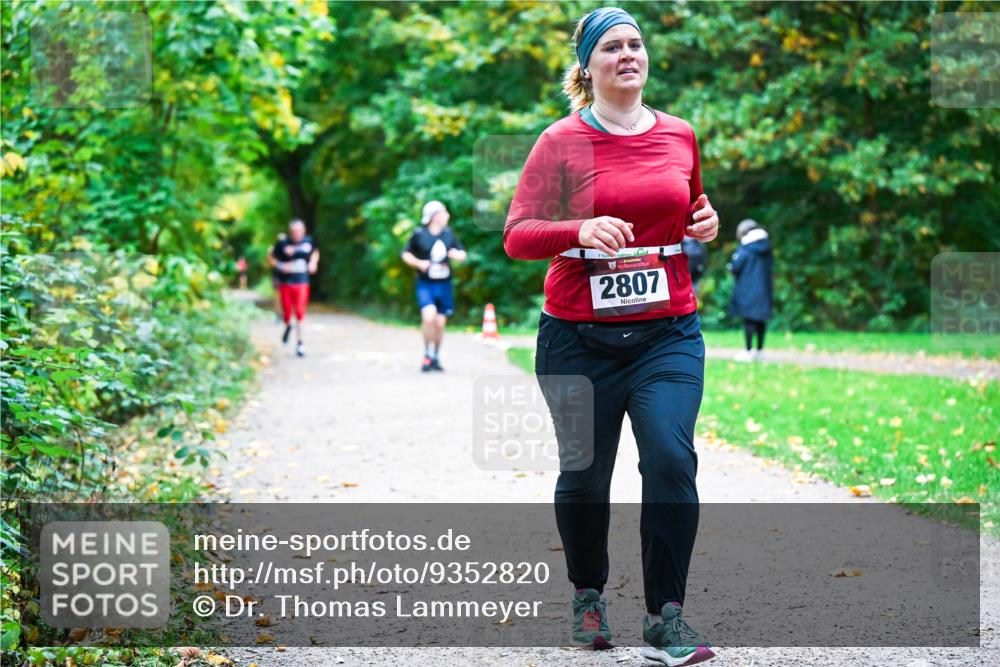 12.10.2025 - Bramfelder Halbmarathon 2025 Dr. Thomas Lammeyer http://msf.ph/oto/9352820 12.10.2025 10:44:58 Laufen 2807 meine-sportfotos.de