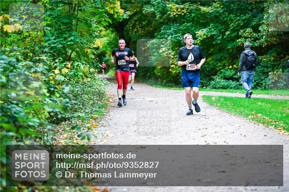 12.10.2025 - Bramfelder Halbmarathon 2025 Dr. Thomas Lammeyer http://msf.ph/oto/9352827 12.10.2025 10:45:00 Laufen 2426, 2864, 2704 meine-sportfotos.de