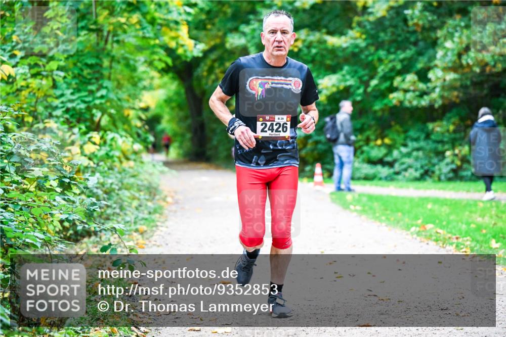 12.10.2025 - Bramfelder Halbmarathon 2025 Dr. Thomas Lammeyer http://msf.ph/oto/9352853 12.10.2025 10:45:04 Laufen 1, 29, 2426 meine-sportfotos.de