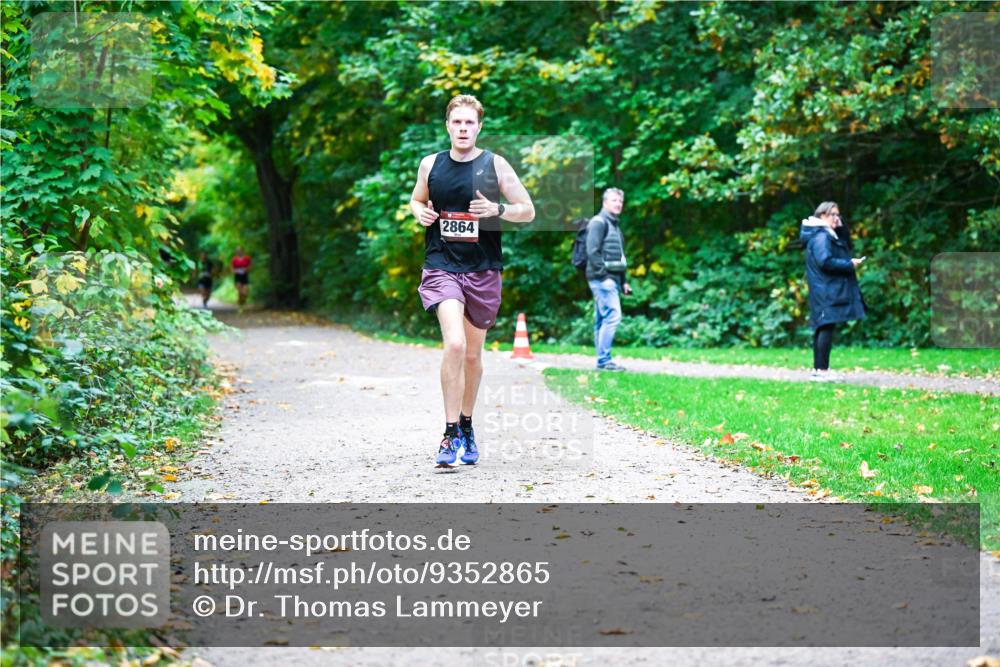 12.10.2025 - Bramfelder Halbmarathon 2025 Dr. Thomas Lammeyer http://msf.ph/oto/9352865 12.10.2025 10:45:06 Laufen 2864 meine-sportfotos.de