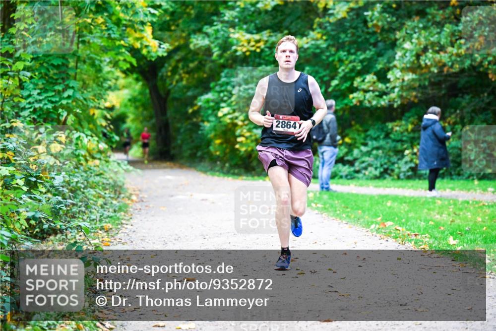 12.10.2025 - Bramfelder Halbmarathon 2025 Dr. Thomas Lammeyer http://msf.ph/oto/9352872 12.10.2025 10:45:07 Laufen 2864 meine-sportfotos.de