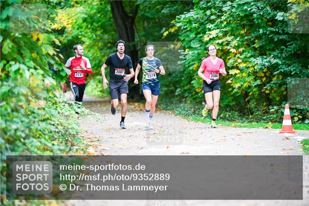 12.10.2025 - Bramfelder Halbmarathon 2025 Dr. Thomas Lammeyer http://msf.ph/oto/9352889 12.10.2025 10:45:14 Laufen 2087, 2147 meine-sportfotos.de