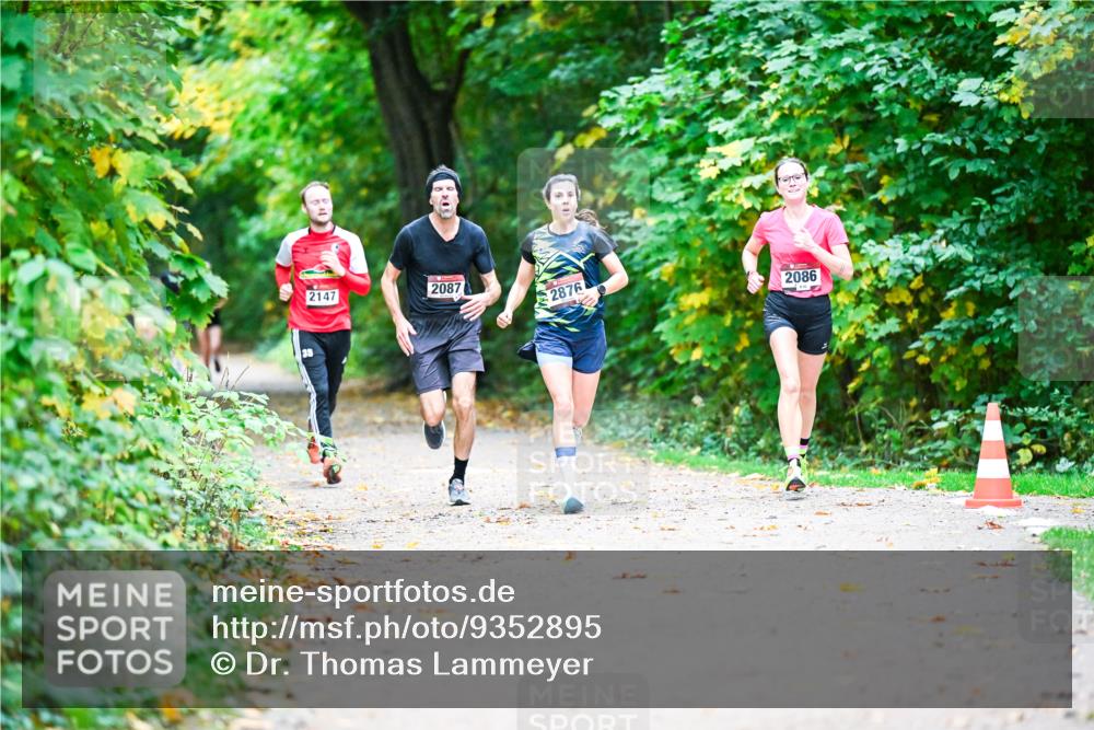 12.10.2025 - Bramfelder Halbmarathon 2025 Dr. Thomas Lammeyer http://msf.ph/oto/9352895 12.10.2025 10:45:15 Laufen 35, 2147, 2087, 2876, 2086 meine-sportfotos.de