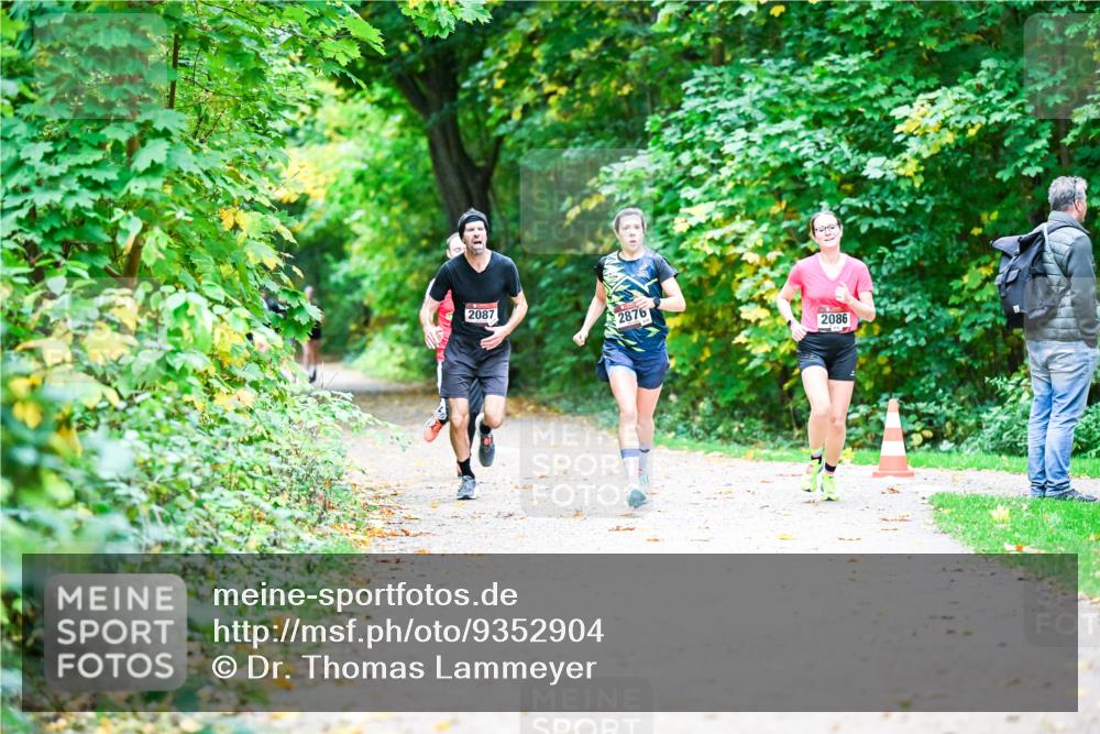12.10.2025 - Bramfelder Halbmarathon 2025 Dr. Thomas Lammeyer http://msf.ph/oto/9352904 12.10.2025 10:45:16 Laufen 2087, 2876, 2086 meine-sportfotos.de