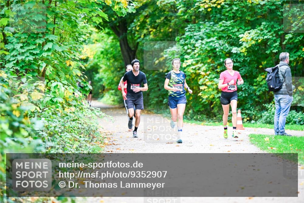 12.10.2025 - Bramfelder Halbmarathon 2025 Dr. Thomas Lammeyer http://msf.ph/oto/9352907 12.10.2025 10:45:16 Laufen 2086, 976, 2637 meine-sportfotos.de