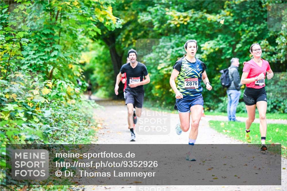 12.10.2025 - Bramfelder Halbmarathon 2025 Dr. Thomas Lammeyer http://msf.ph/oto/9352926 12.10.2025 10:45:19 Laufen 1900, 087, 2086, 2876 meine-sportfotos.de