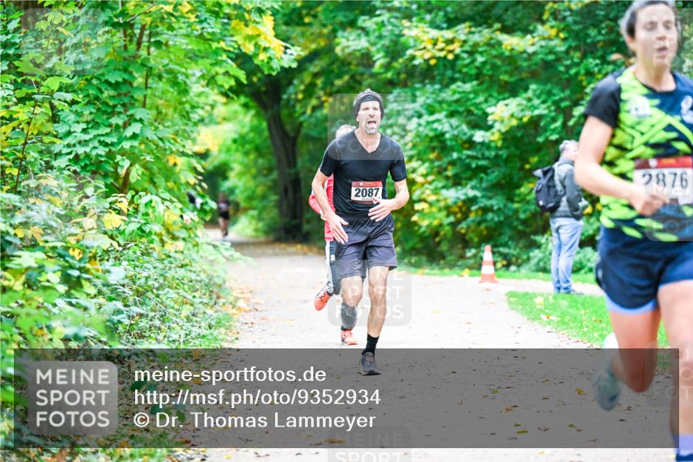 12.10.2025 - Bramfelder Halbmarathon 2025 Dr. Thomas Lammeyer http://msf.ph/oto/9352934 12.10.2025 10:45:20 Laufen 2876, 2087 meine-sportfotos.de