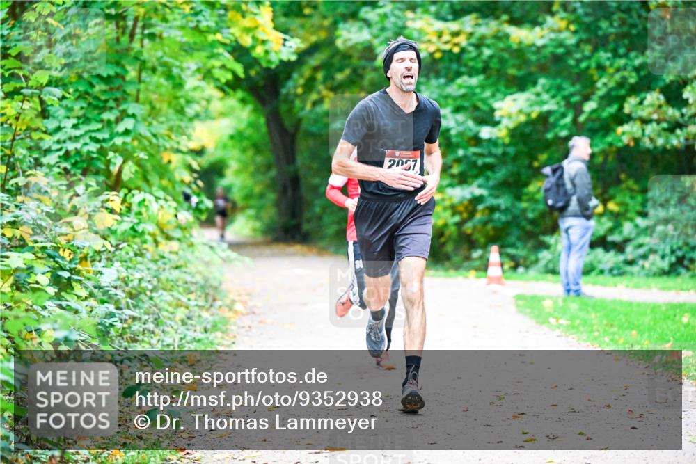 12.10.2025 - Bramfelder Halbmarathon 2025 Dr. Thomas Lammeyer http://msf.ph/oto/9352938 12.10.2025 10:45:21 Laufen 2007 meine-sportfotos.de