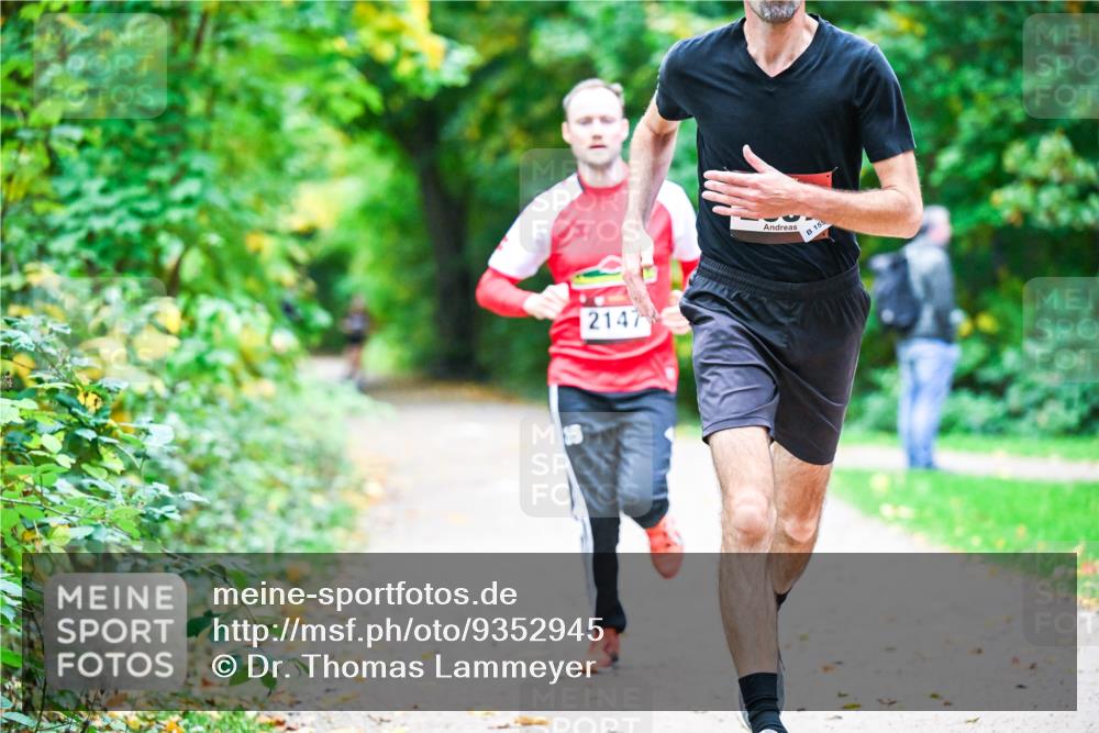 12.10.2025 - Bramfelder Halbmarathon 2025 Dr. Thomas Lammeyer http://msf.ph/oto/9352945 12.10.2025 10:45:22 Laufen 2147, 155 meine-sportfotos.de
