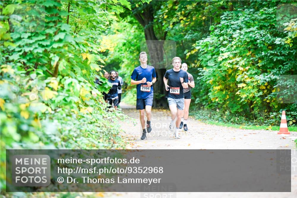 12.10.2025 - Bramfelder Halbmarathon 2025 Dr. Thomas Lammeyer http://msf.ph/oto/9352968 12.10.2025 10:45:29 Laufen 2994, 2971 meine-sportfotos.de