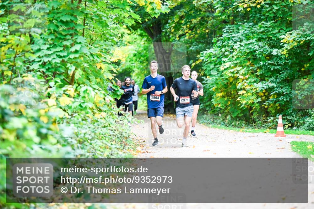 12.10.2025 - Bramfelder Halbmarathon 2025 Dr. Thomas Lammeyer http://msf.ph/oto/9352973 12.10.2025 10:45:30 Laufen 2994, 2971 meine-sportfotos.de