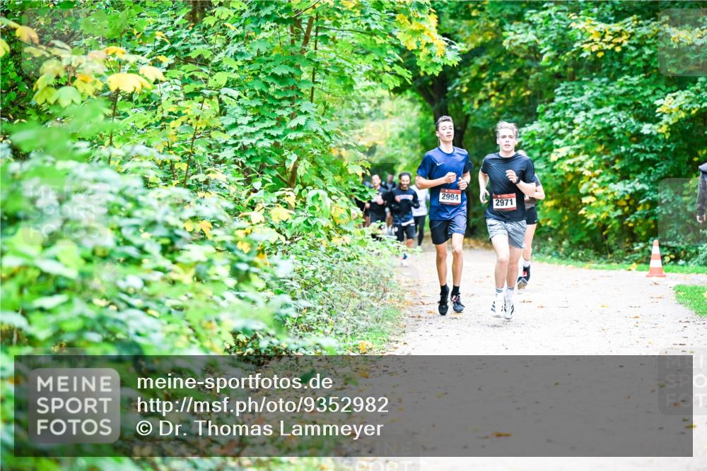 12.10.2025 - Bramfelder Halbmarathon 2025 Dr. Thomas Lammeyer http://msf.ph/oto/9352982 12.10.2025 10:45:31 Laufen 2994, 2971 meine-sportfotos.de