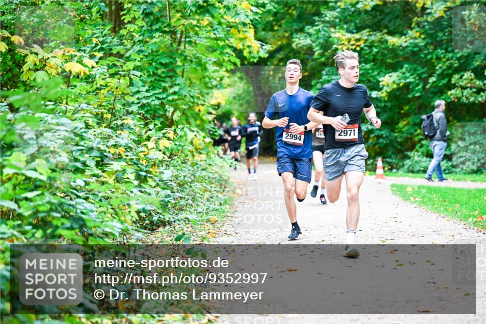 12.10.2025 - Bramfelder Halbmarathon 2025 Dr. Thomas Lammeyer http://msf.ph/oto/9352997 12.10.2025 10:45:33 Laufen 20, 2971, 2994 meine-sportfotos.de
