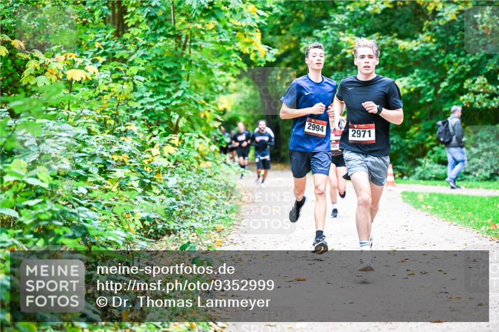 12.10.2025 - Bramfelder Halbmarathon 2025 Dr. Thomas Lammeyer http://msf.ph/oto/9352999 12.10.2025 10:45:34 Laufen 2994, 05, 2971 meine-sportfotos.de