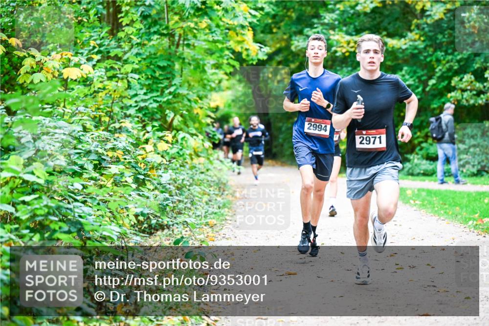 12.10.2025 - Bramfelder Halbmarathon 2025 Dr. Thomas Lammeyer http://msf.ph/oto/9353001 12.10.2025 10:45:34 Laufen 2994, 2971 meine-sportfotos.de
