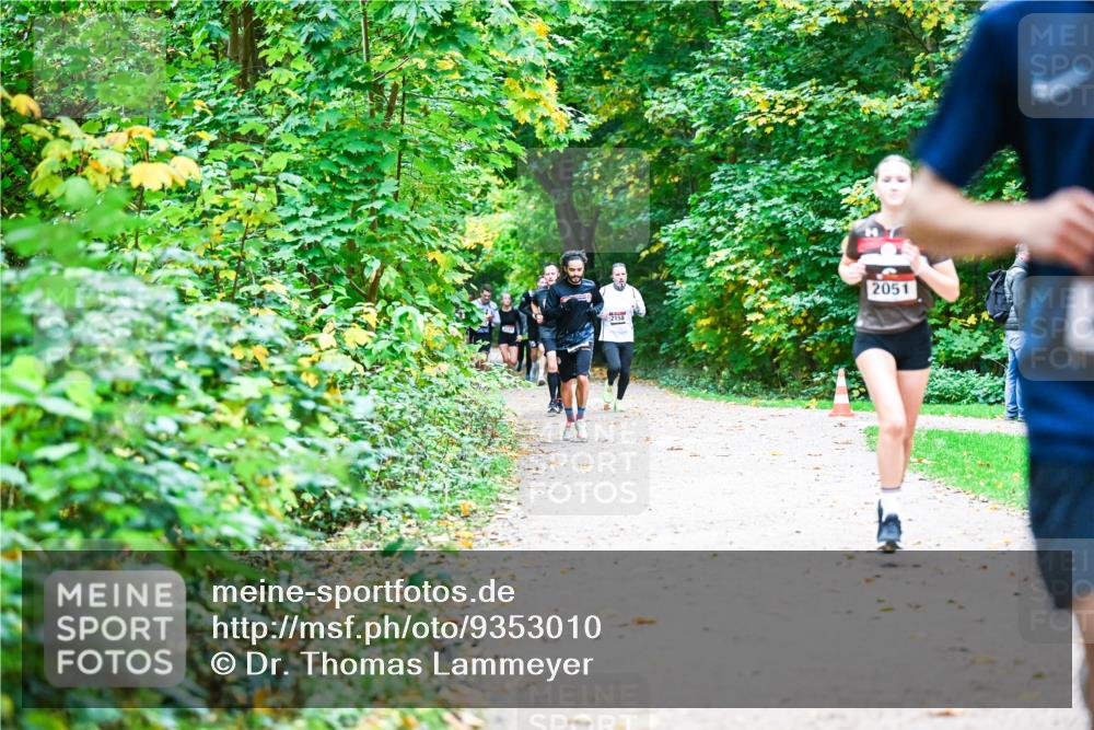 12.10.2025 - Bramfelder Halbmarathon 2025 Dr. Thomas Lammeyer http://msf.ph/oto/9353010 12.10.2025 10:45:36 Laufen 2051 meine-sportfotos.de