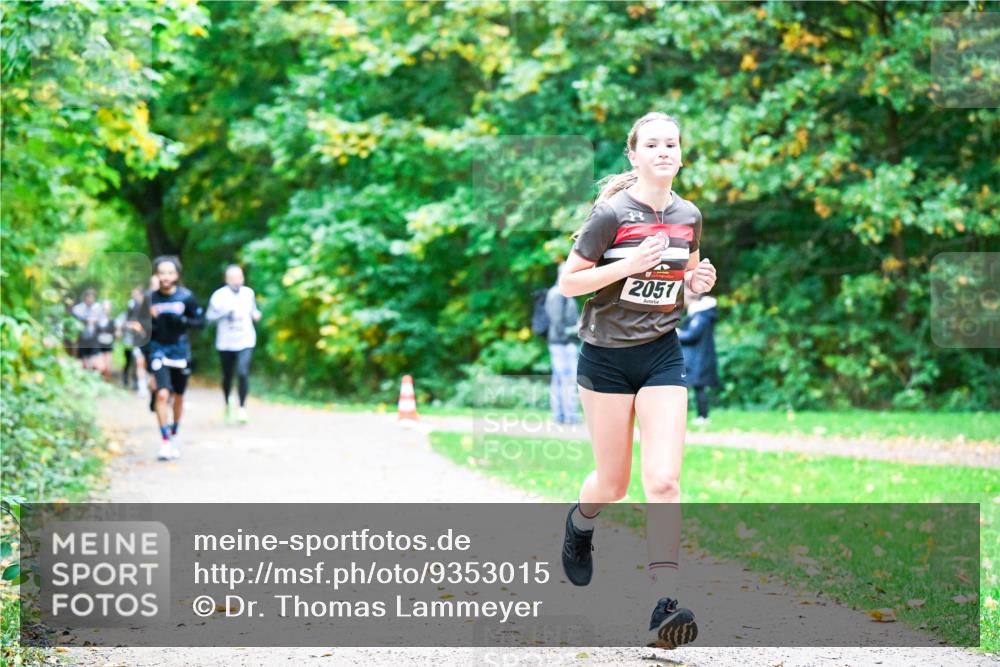 12.10.2025 - Bramfelder Halbmarathon 2025 Dr. Thomas Lammeyer http://msf.ph/oto/9353015 12.10.2025 10:45:37 Laufen 2051 meine-sportfotos.de