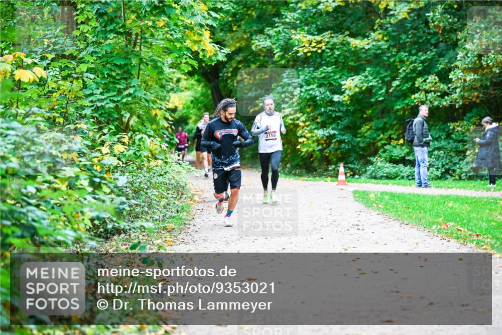 12.10.2025 - Bramfelder Halbmarathon 2025 Dr. Thomas Lammeyer http://msf.ph/oto/9353021 12.10.2025 10:45:39 Laufen 2158 meine-sportfotos.de
