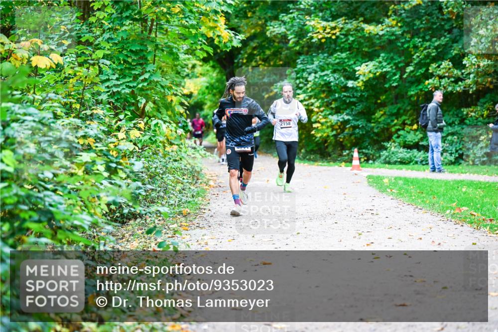 12.10.2025 - Bramfelder Halbmarathon 2025 Dr. Thomas Lammeyer http://msf.ph/oto/9353023 12.10.2025 10:45:39 Laufen 2158 meine-sportfotos.de