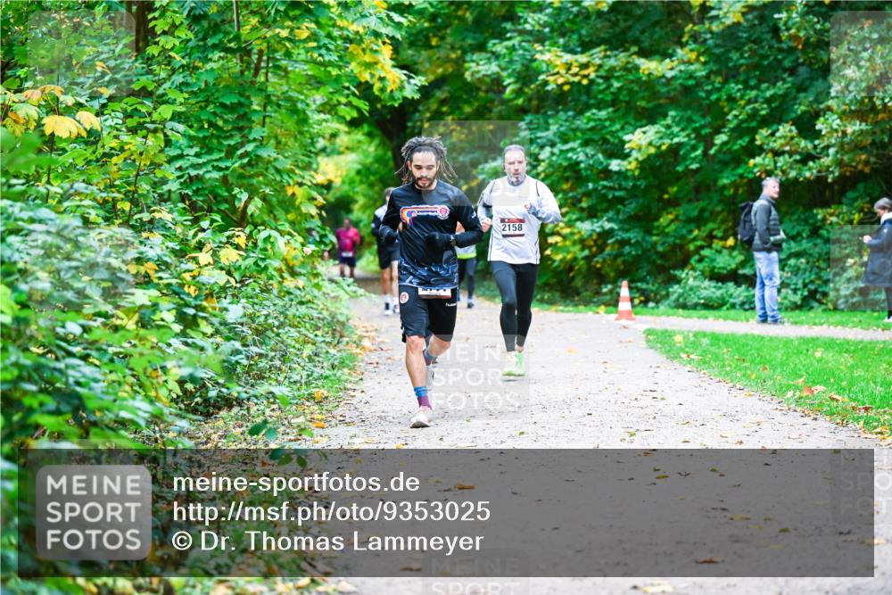 12.10.2025 - Bramfelder Halbmarathon 2025 Dr. Thomas Lammeyer http://msf.ph/oto/9353025 12.10.2025 10:45:40 Laufen 2158 meine-sportfotos.de