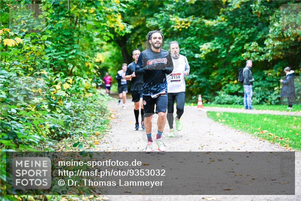 12.10.2025 - Bramfelder Halbmarathon 2025 Dr. Thomas Lammeyer http://msf.ph/oto/9353032 12.10.2025 10:45:41 Laufen 2158 meine-sportfotos.de