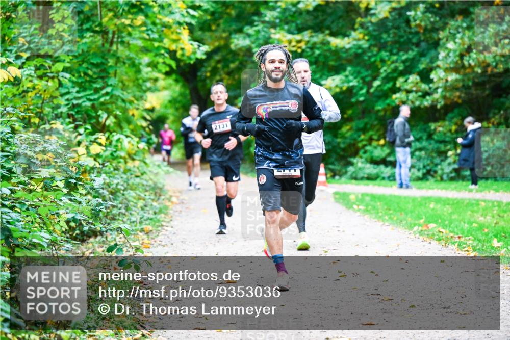 12.10.2025 - Bramfelder Halbmarathon 2025 Dr. Thomas Lammeyer http://msf.ph/oto/9353036 12.10.2025 10:45:41 Laufen 2131 meine-sportfotos.de