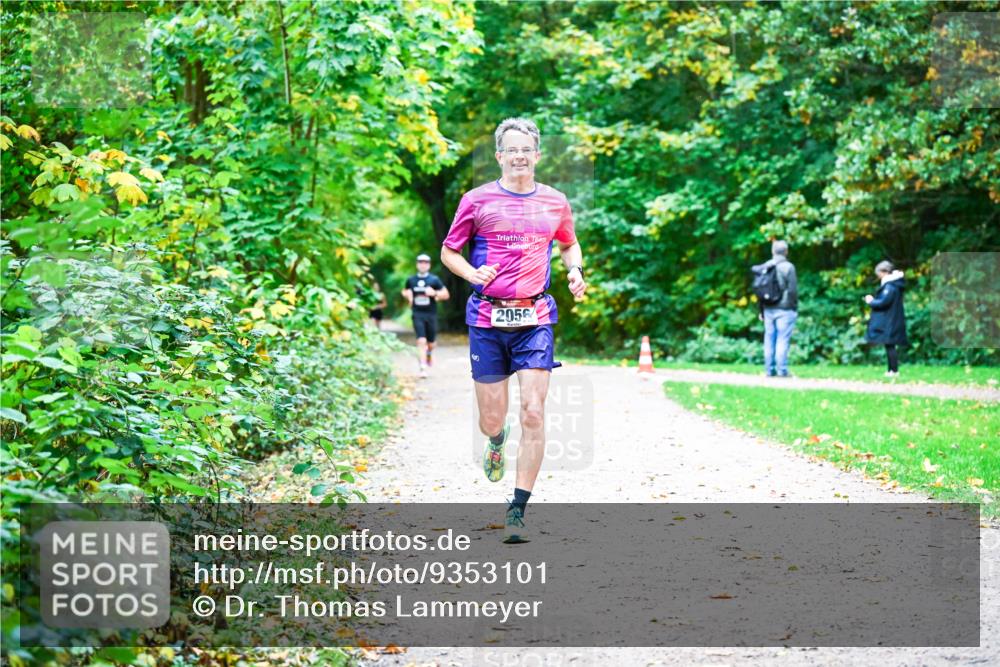 12.10.2025 - Bramfelder Halbmarathon 2025 Dr. Thomas Lammeyer http://msf.ph/oto/9353101 12.10.2025 10:45:53 Laufen 2056 meine-sportfotos.de