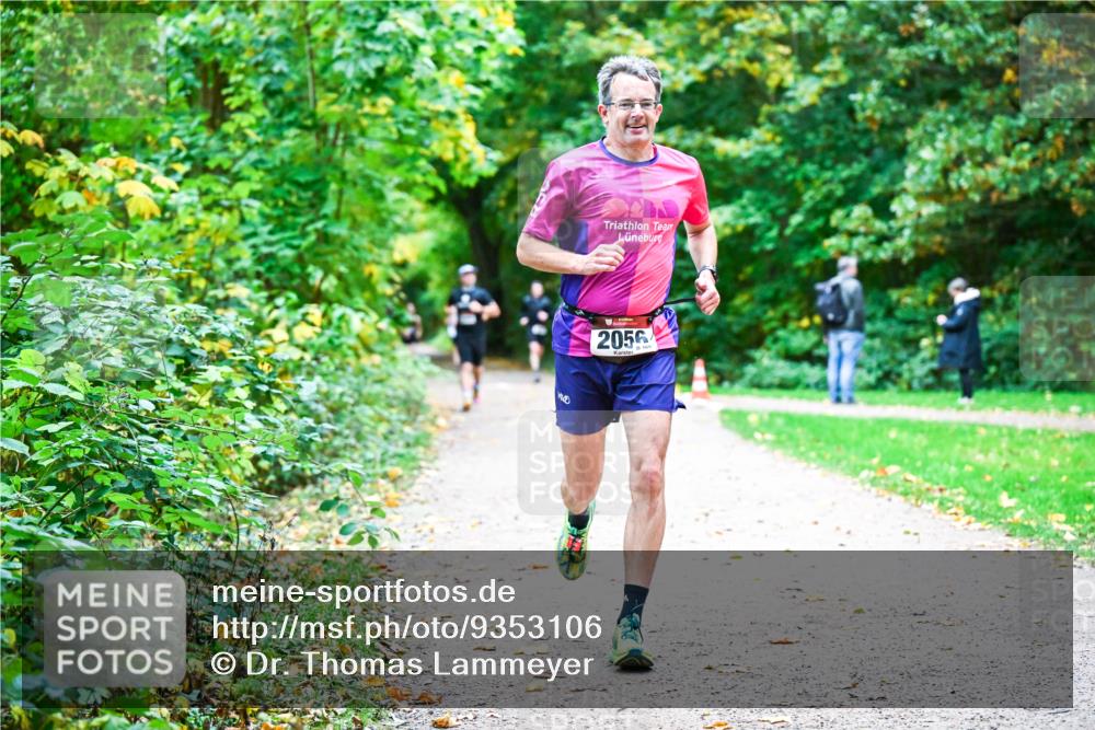 12.10.2025 - Bramfelder Halbmarathon 2025 Dr. Thomas Lammeyer http://msf.ph/oto/9353106 12.10.2025 10:45:54 Laufen 2056 meine-sportfotos.de